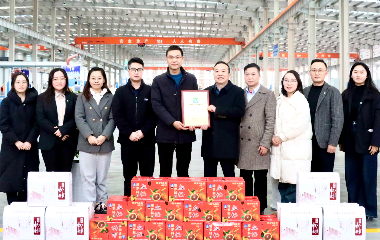 宜賓市三江新區(qū)投資服務(wù)局副局長(zhǎng)王大春率隊(duì)慰問(wèn)遠(yuǎn)東電纜（宜賓）